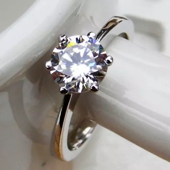 18k 1 Carat Round Solitaire Engagement Ring - Picture 2 of 6